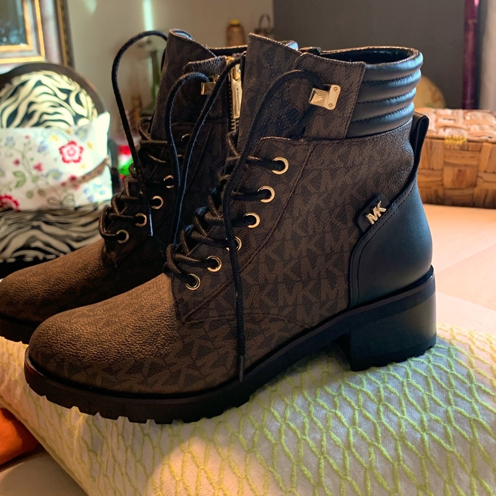 Michael kors original size 6